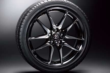 235/40R19タイヤ(ブリヂストンPOTENZA RE050A)&19×8J専用アルミホイール(ダークスパッタリング)+専用センターオーナメント
