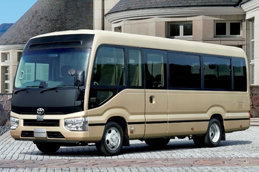 EX（29人乗り・6AT）ボディカラーはベージュメタリック〈4R4〉